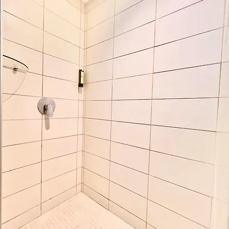 מלון דירות Liberation Center - Private Balcony - 24&7 Reception - Luggage Storage