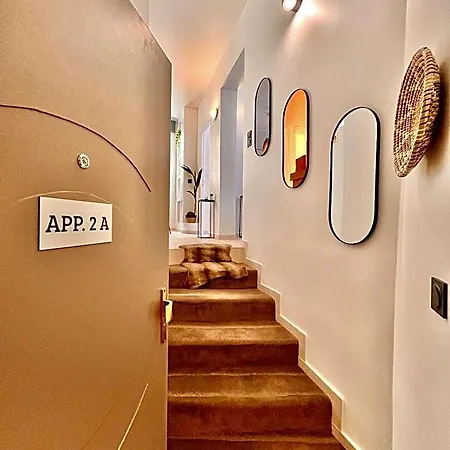 Liberation Center - Private Balcony - 24&7 Reception - Luggage Storage 4*