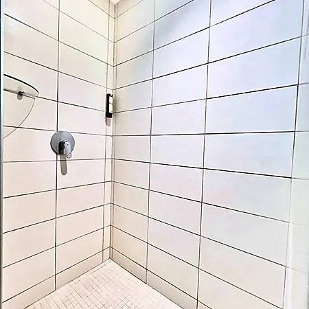 Liberation Center - Private Balcony - 24&7 Reception - Luggage Storage 4*