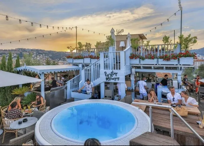 Liberation Center - Private Balcony - 24&7 Reception - Luggage Storage 4*