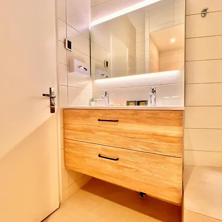 Apart-hotel Liberation Center - Private Balcony - 24&7 Reception - Luggage Storage Nice